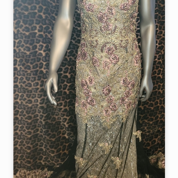 Gown - Picture 11 of 11